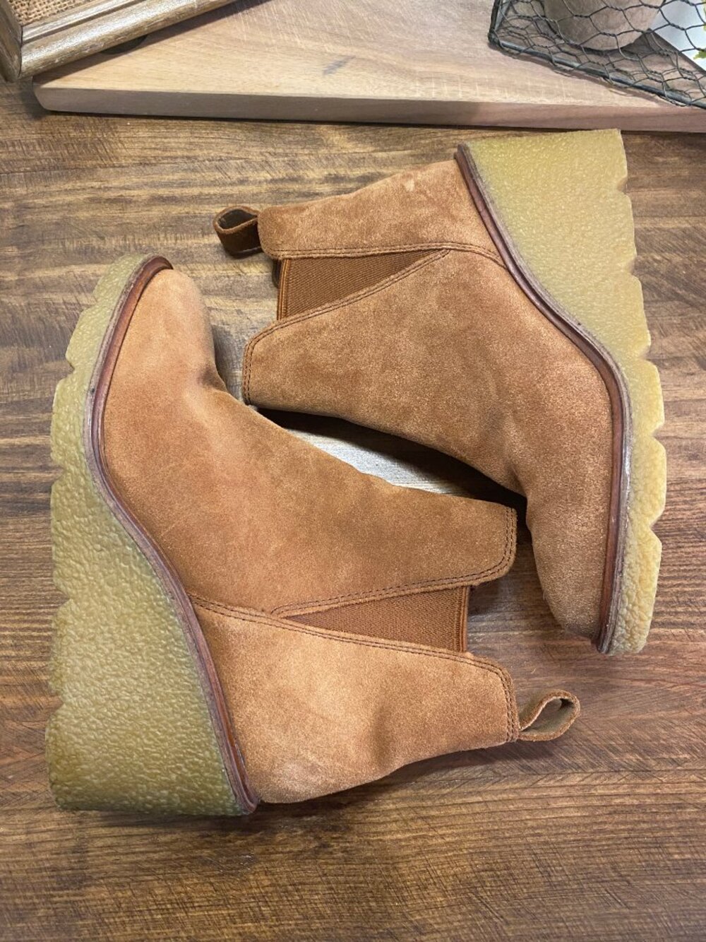 CLARKS Clarkford Top Chelsea Boot - Suede Leather Wedge Ankle Boots - Size 6.5 - Picture 13 of 13